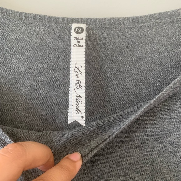 Leo and Nicole petite small sweater - Picture 2 of 3